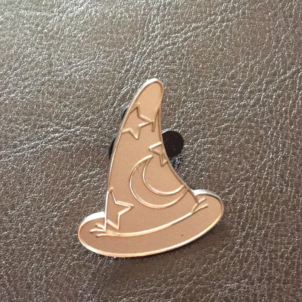 Vintage Disney pin cir 2005